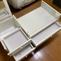 鏡台付きガラステーブルの画像