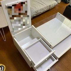 鏡台付きガラステーブルの画像