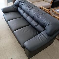 【ジモティー割引で最大15％OFF⭐️】 三人掛けソファーの画像