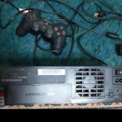 PlayStation 2 本体とコントローラーの画像