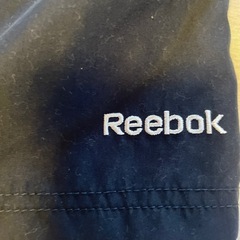 Reebok 黒 ハーフパンツ サイドストライプの画像