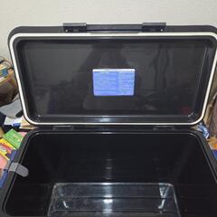 中古品ですが壊れもなくまだまだお使い頂けます♪『カラークーラーボックス JNCB-25 (NV) 2020　※フィッシング用に 直接手渡し限定で場所は東京都武蔵村山市　大きさ55cmの画像
