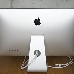 Apple Thunderbolt Display 27インチ ＋ Thunderbolt 3 (USB-C) to Thunderbolt 2 (Apple純正)付きの画像