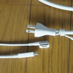 Apple Thunderbolt Display 27インチ ＋ Thunderbolt 3 (USB-C) to Thunderbolt 2 (Apple純正)付きの画像