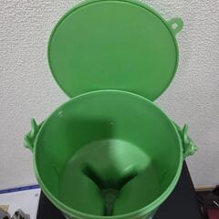 第一精工の「すいこみバケツ」です。主にサビキ釣りで使用される釣り具で、以下の特徴があります　直接手渡し限定で場所は東京都武蔵村山市になります。の画像