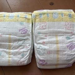 新生児用未開封おむつ　服3枚の画像