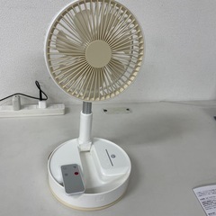 ほぼ未使用⭐️充電式 ポータブルファン タイマー・首振り機能付きの画像