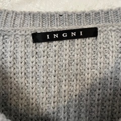 INGNI グレー ケーブル編み Vネックセーター Mサイズの画像