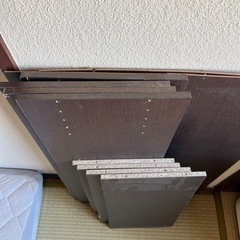 本棚を解体後の端材の画像