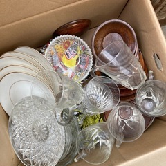たくさんの食器の画像