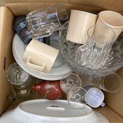 たくさんの食器の画像