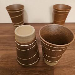 陶器か何かのコップ４個セットの画像