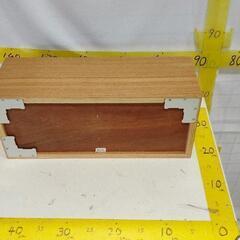 0815-320 壁に付けられる家具の画像