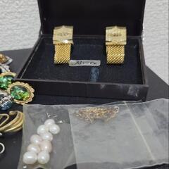 業者・貿易商の方にオススメ♪イヤリングやピアス カフス等20点以上大量セット！メーカー不明　直接手渡し限定で場所は東京都武蔵村山市の画像