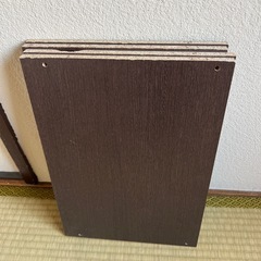 本棚を解体後の端材の画像