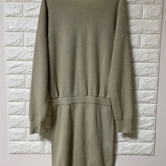 AZUL BY MOUSSY グリーン Vネック ニットワンピース 長袖 Mの画像