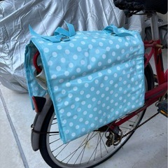 【新品未使用品】水玉模様の自転車用バッグ　ブルー　ベルギー購入品の画像