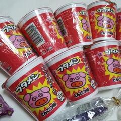 ブタメン10個　アメ　ラムネ　チョコ　金平糖　食品色々　チュッパチャプス追加！の画像