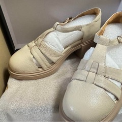 新品❤️ベージュ ヒールアップ グルカサンダル 美品 23cmの画像