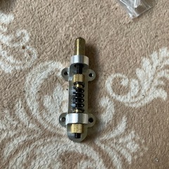 ストラト用テンションをロックするパーツの画像