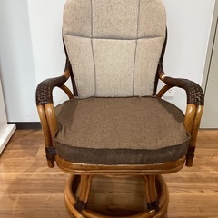 ラタン回転式チェア【町田市再生家具】251432の画像
