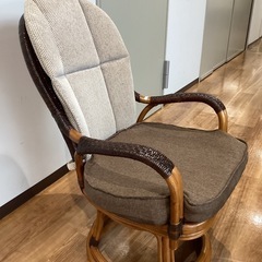 ラタン回転式チェア【町田市再生家具】251432の画像