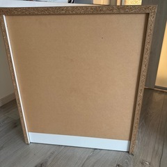 鏡面加工開き扉の収納棚の画像