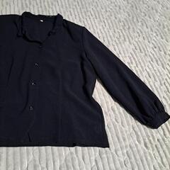 レディース黒のトップスの画像