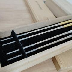 未使用　金色銀色箸　木箱入の画像