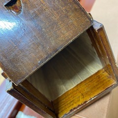掛け軸などが入っていた木箱の画像