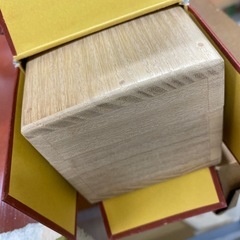 掛け軸などが入っていた木箱の画像