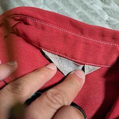 赤系のシャツの画像