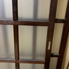 すりガラスドア　2つの画像