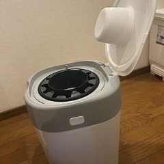 ベビーおむつゴミ箱の画像