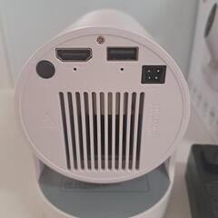 【新品】プロジェクター 家庭用 超小型 270°回転　 AndroidTV搭載　自動台形補正 天井投影 1080Pの画像