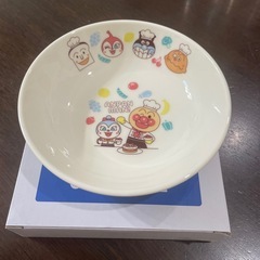 アンパンマン 保存容器 3個と取り皿1枚の画像