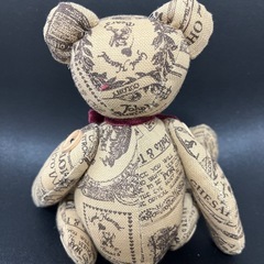 ハンドメイド　くま　熊　テディベア　英字新聞　ベージュの画像