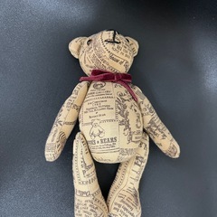 ハンドメイド　くま　熊　テディベア　英字新聞　ベージュの画像