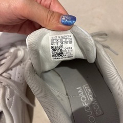 adidas スニーカー　レディース　　23.5センチの画像