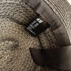 H&M ブラックカラー　麦わら帽子の画像