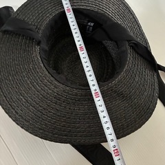 H&M ブラックカラー　麦わら帽子の画像
