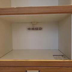 【あげます！】　本日限り。食器棚　白めの合板木材　コンセント二個付の画像