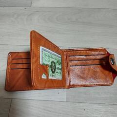 スニカーと折り畳み財布　新品未使用の画像