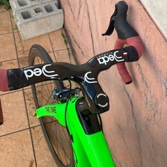 フルカーボンロードバイクの画像