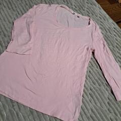 UNIQLOピンクTシャツの画像