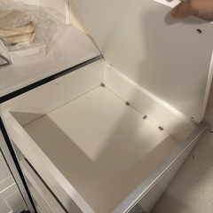 スリム食器棚の画像