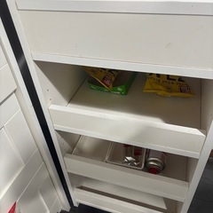 スリム食器棚の画像