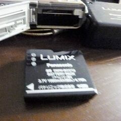 美品ほぼ未使用Panasonicパナソニック デジタルカメラ LUMIXシルキーシルバーDMC-FX07の画像