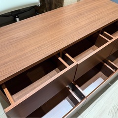 【無料】木目調キャビネット、デスク、椅子セットの画像