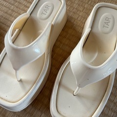 下駄とサンダルの画像